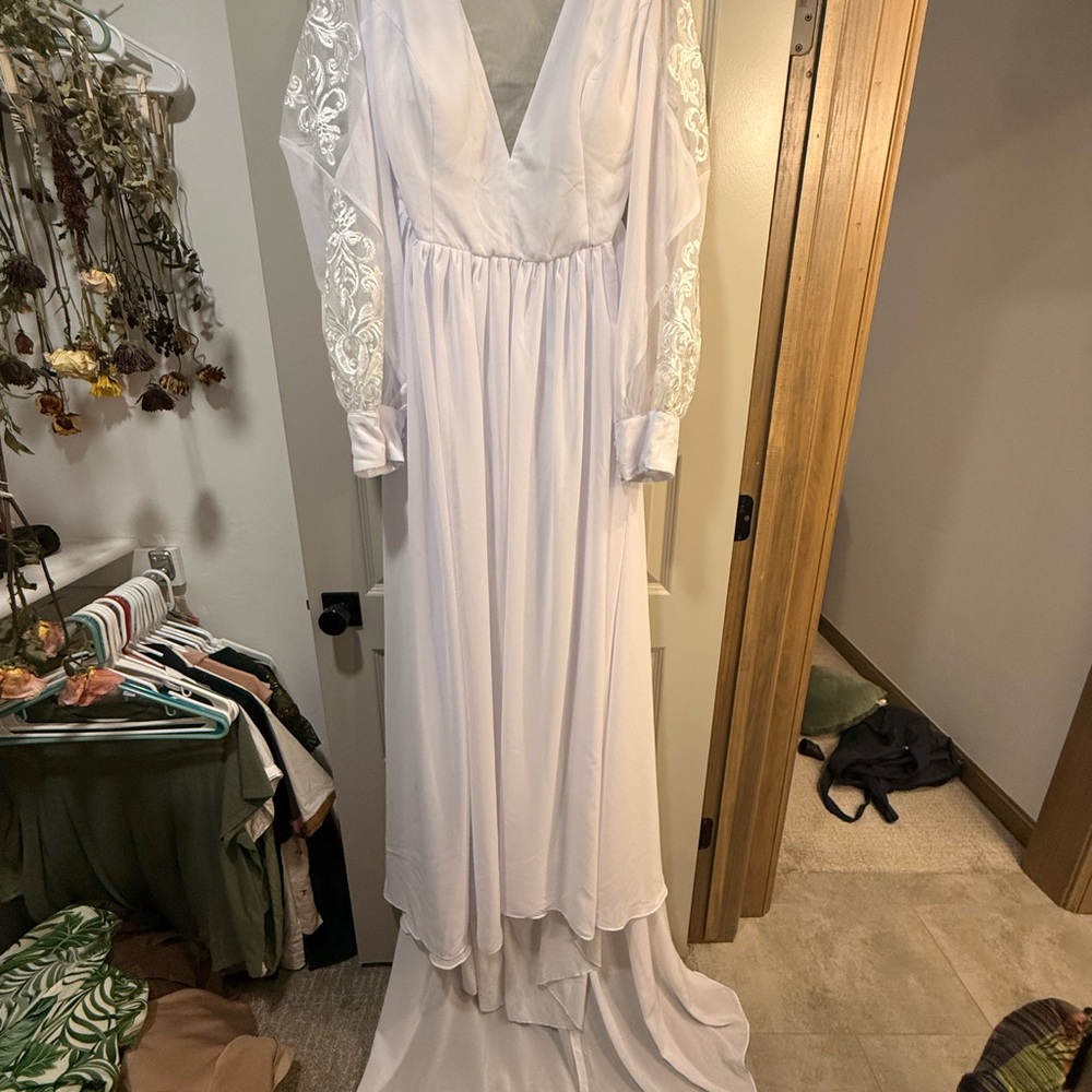 Chic White Lace Sleeve Wedding Dress